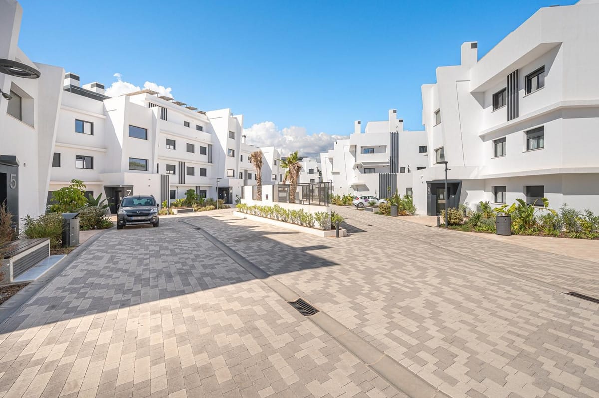 Middle Floor Apartment in Estepona