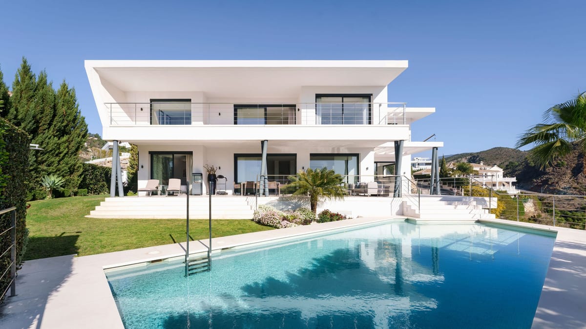 Villa with Panoramic Views