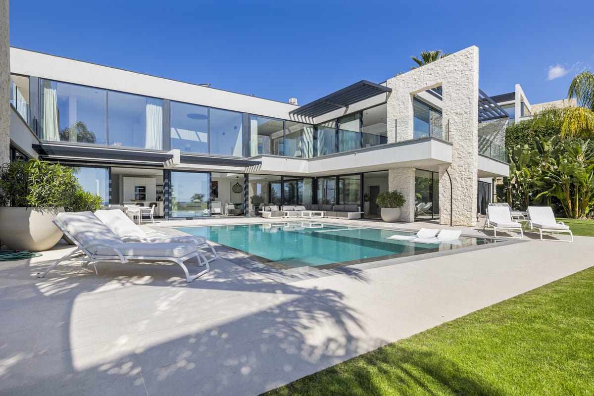 Panoramic Golf &amp; Sea View Villa in Benahavís