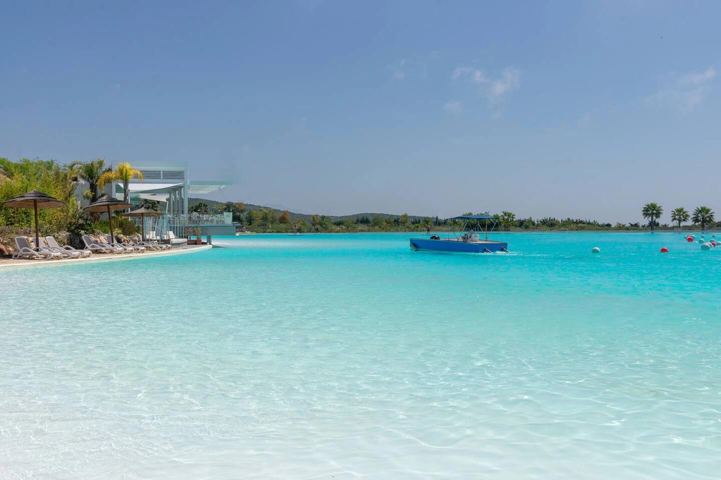 Luxury Apartments with Lagoon Access · Photo 17