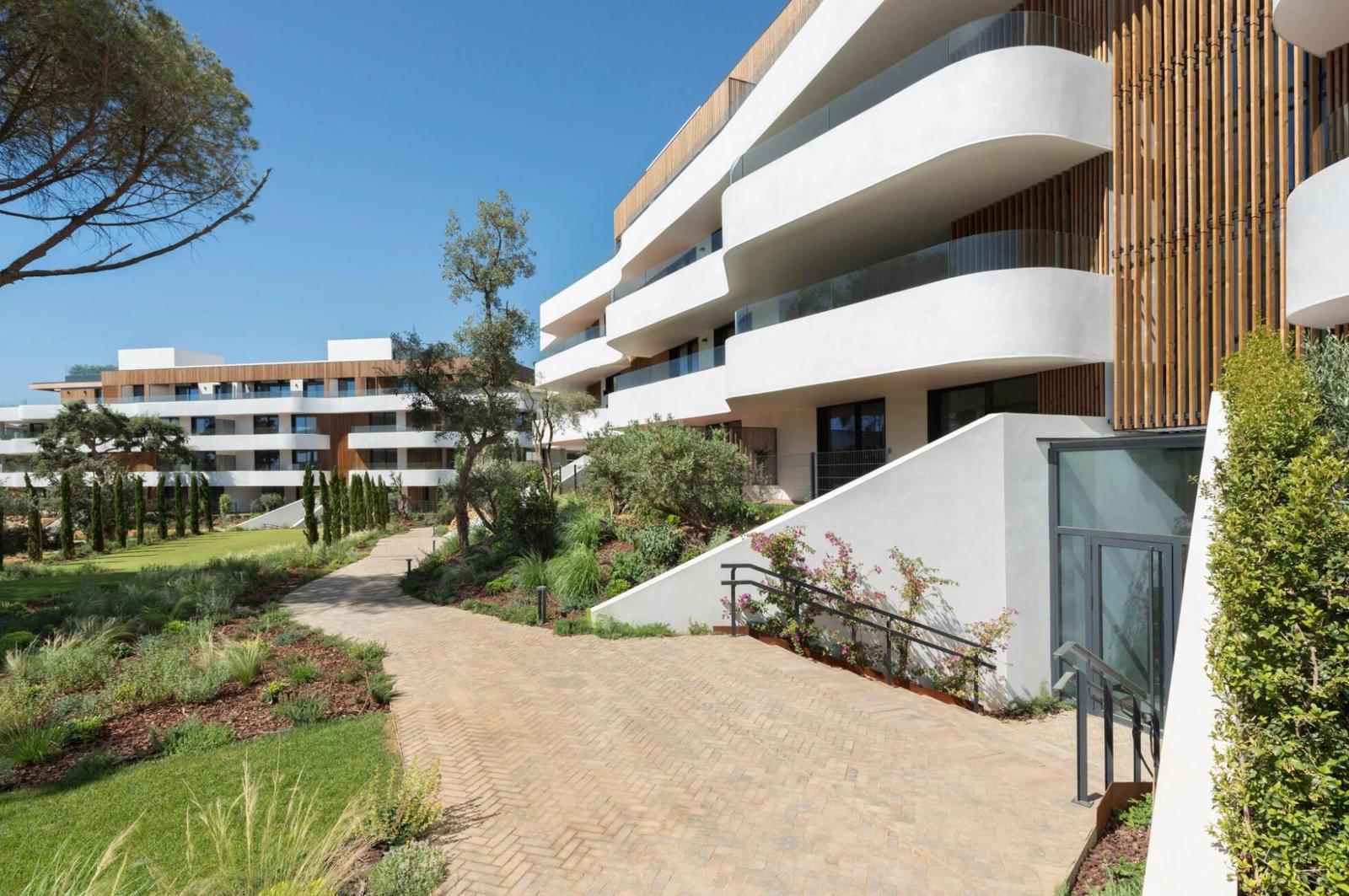 Spacious Apartments in Natural Area · Photo 22