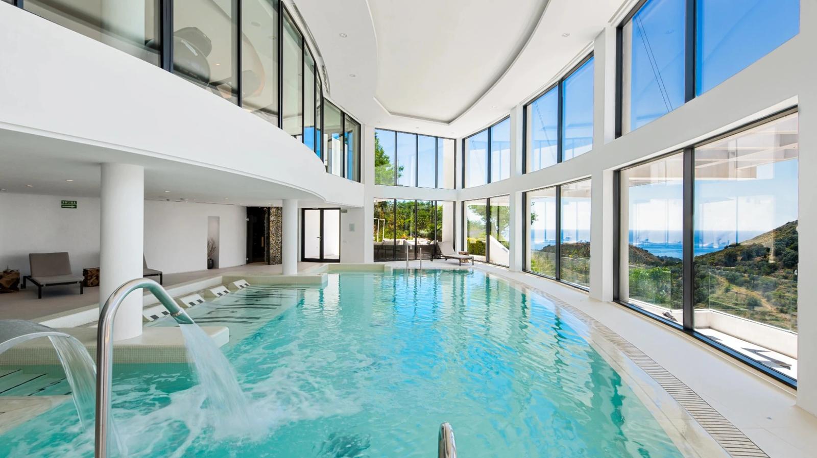 Luxury Villas with Panoramic Views · Photo 27