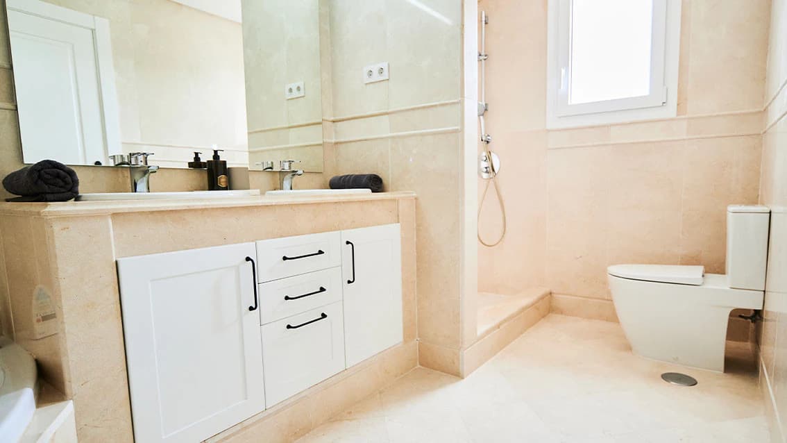 Key-Ready Apartments with Sea Views · Photo 10