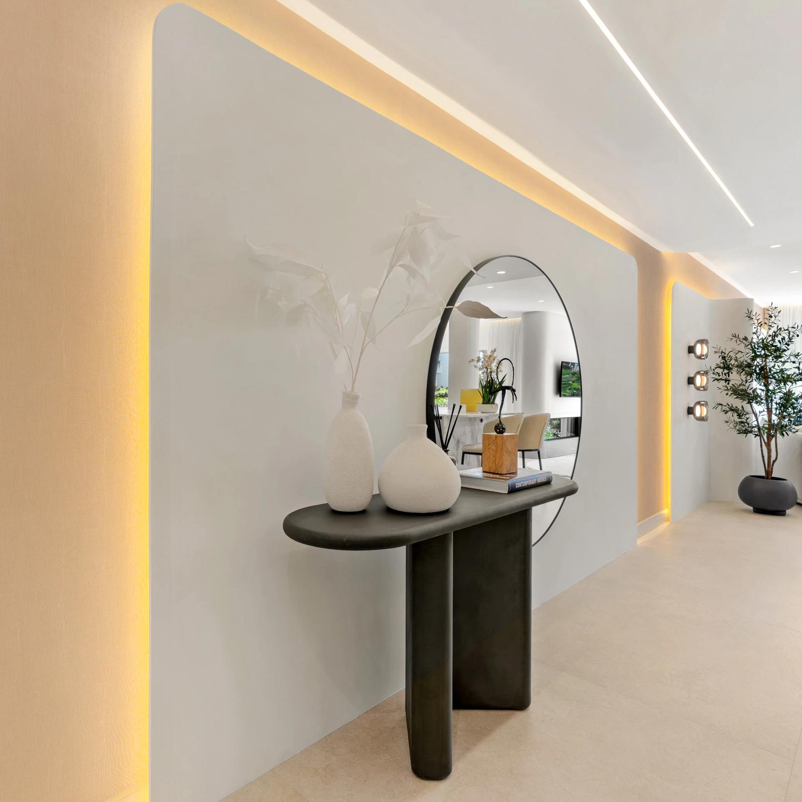 Beachfront Apartment with Private Garden · Photo 10