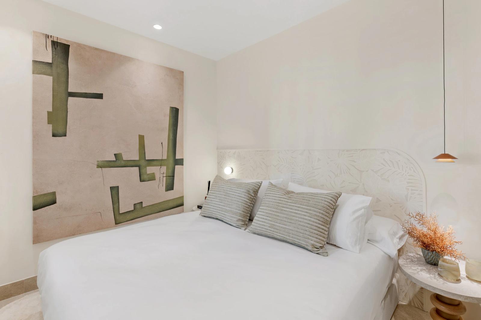 Beachfront Apartment with Private Garden · Photo 6