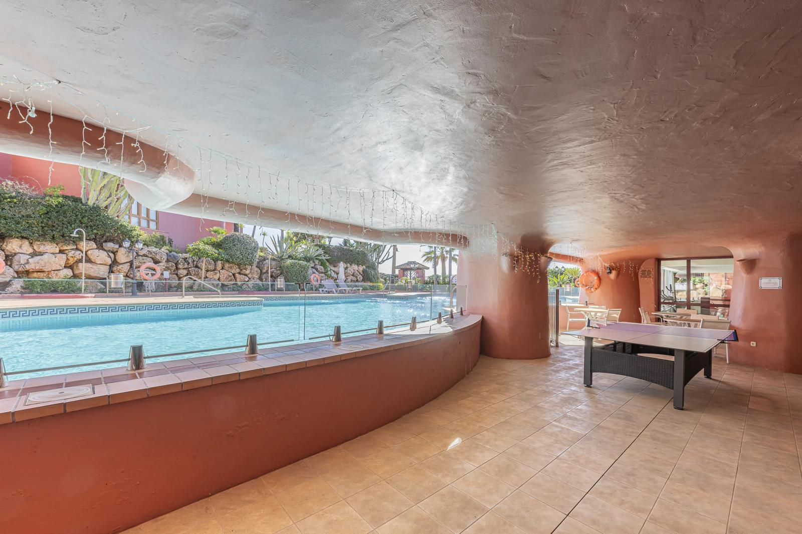 Beachfront Apartment with Direct Beach Access · Photo 10