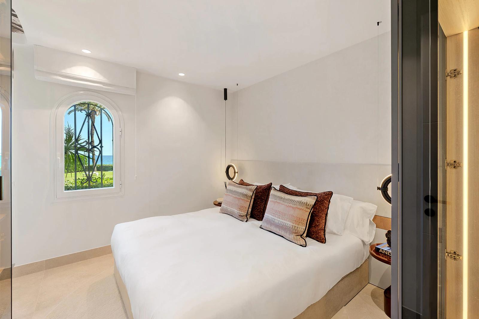 Frontline Beach Apartment with Large Terrace · Photo 30