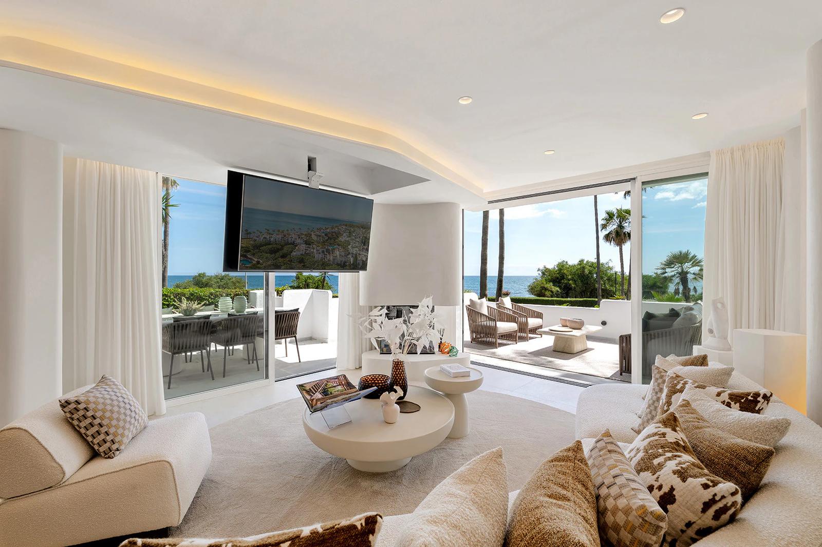 Frontline Beach Apartment with Large Terrace · Photo 21
