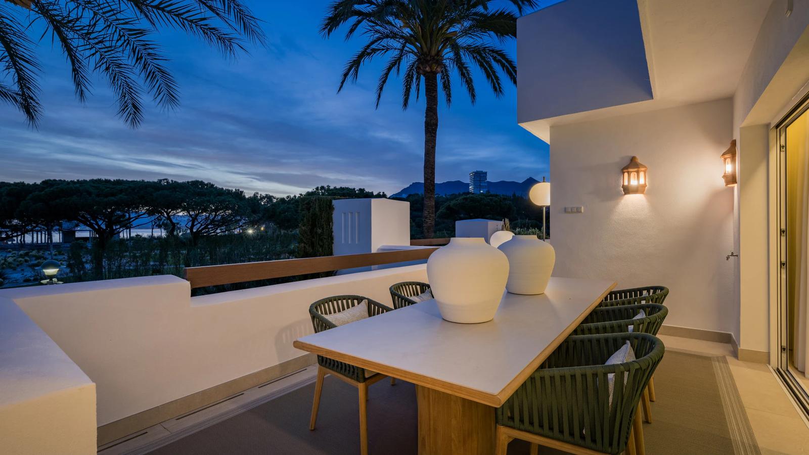 Beachfront Apartment with Sea Views · Photo 32