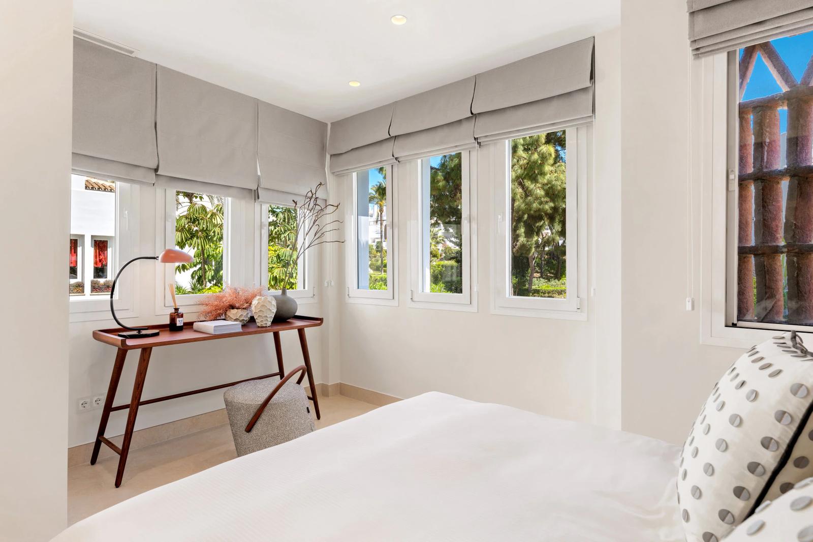 Beachfront Apartment with Sea Views · Photo 19