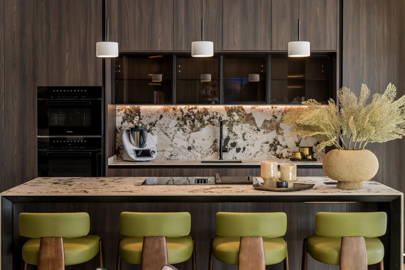 Beachfront Apartment with Sea Views · Photo 16