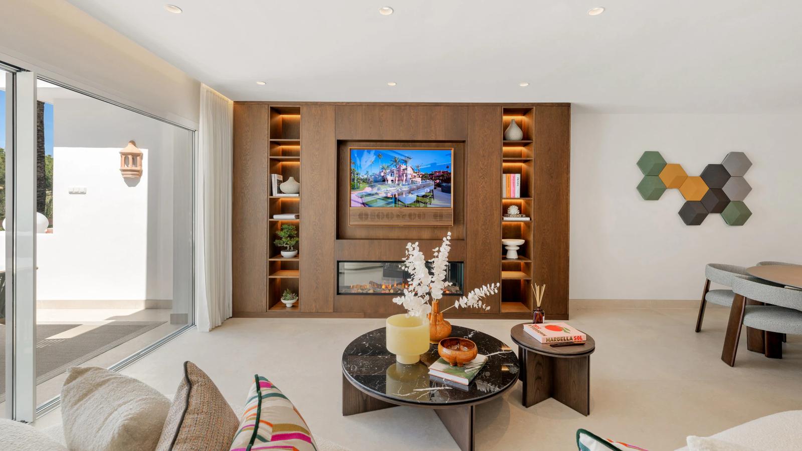 Beachfront Apartment with Sea Views · Photo 14