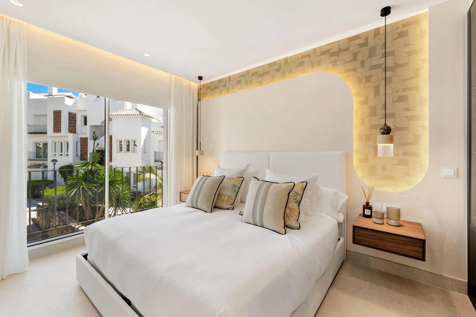 Beachfront Apartment with Sea Views · Photo 21