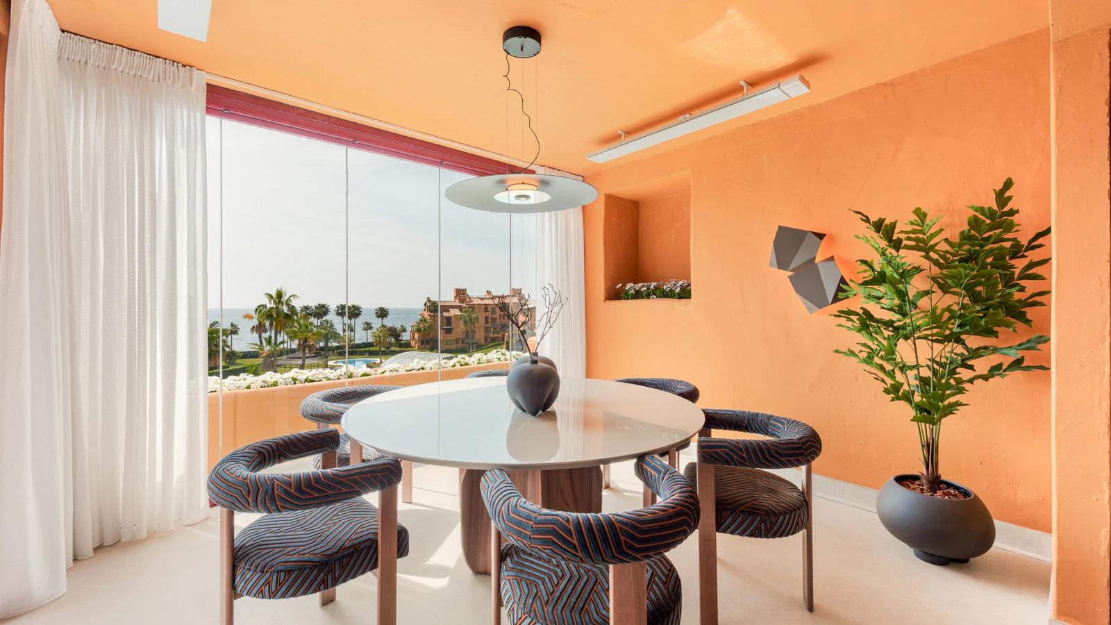 Luxury Beachfront Apartment · Photo 4