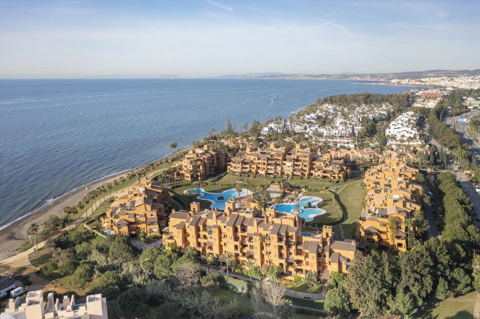 Luxury Beachfront Apartment, Estepona