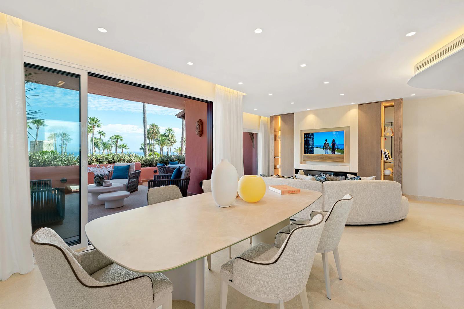 Renovated Beachfront Apartment with Three Terraces · Photo 15