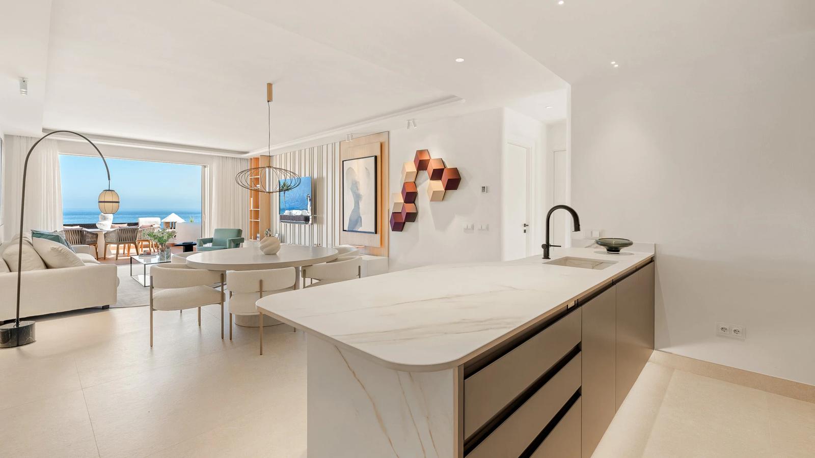 Beachfront Penthouse with Rooftop Terrace · Photo 39