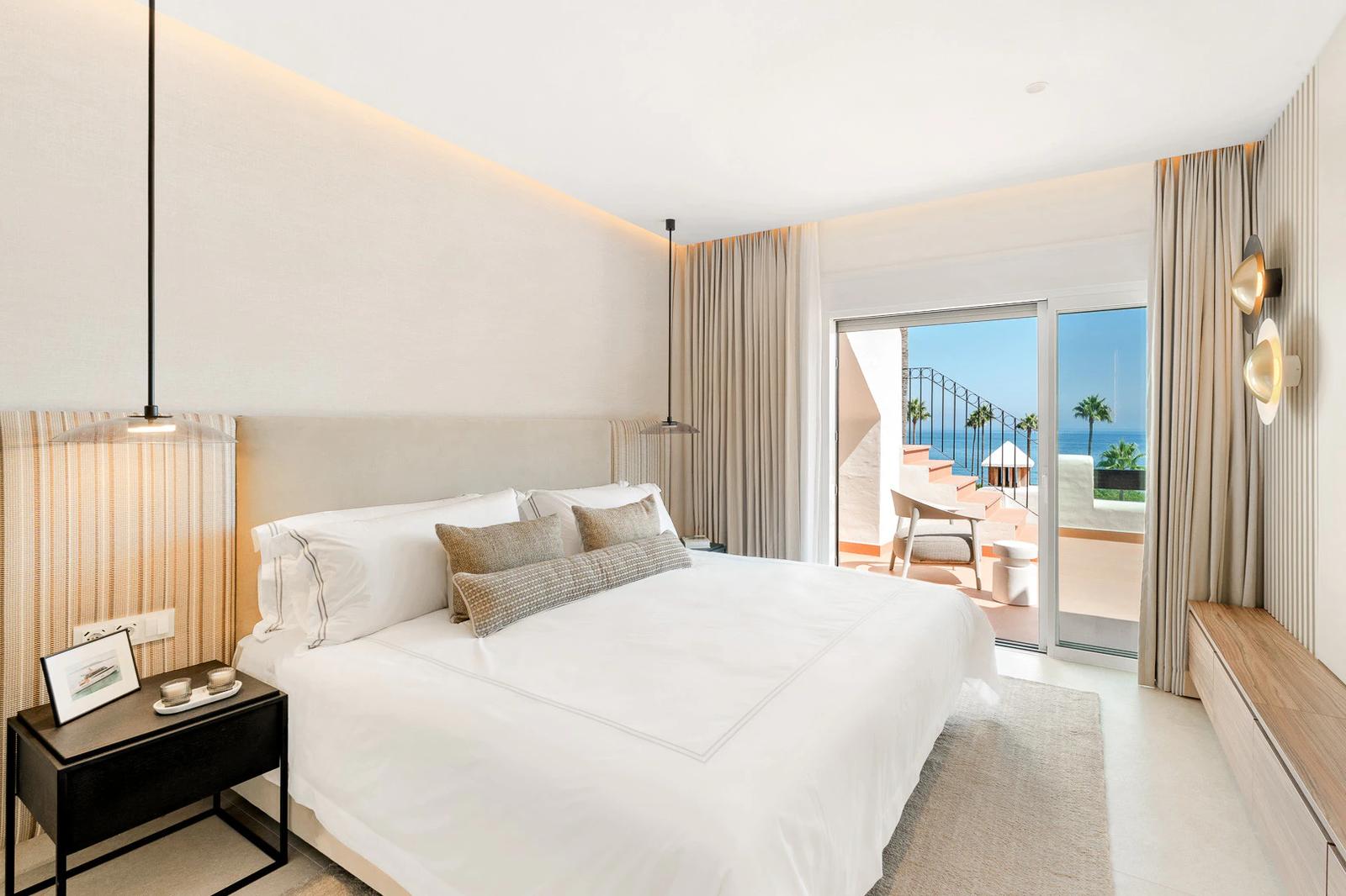 Beachfront Penthouse with Rooftop Terrace · Photo 40