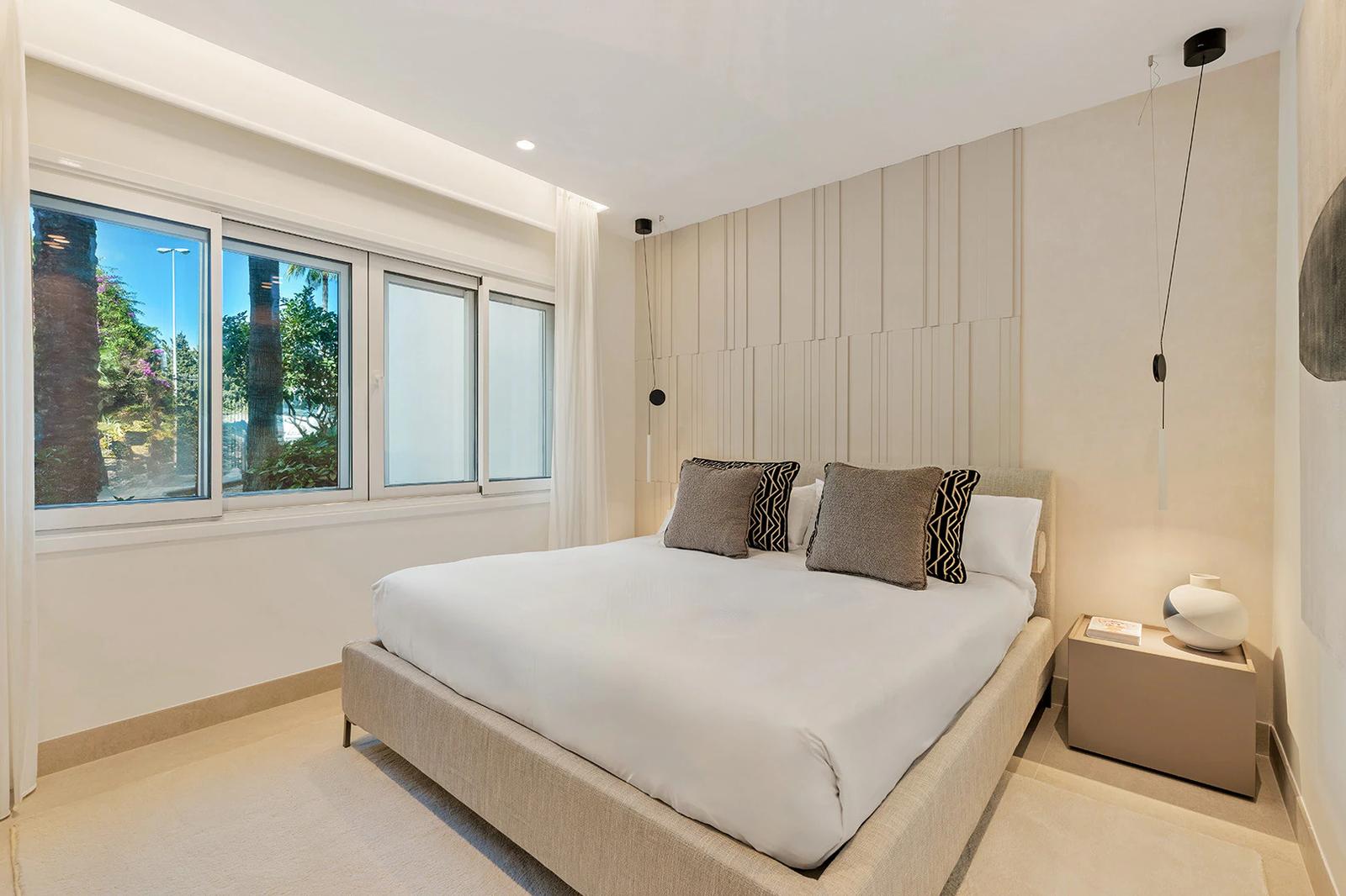 Renovated Beachfront Apartment · Photo 41