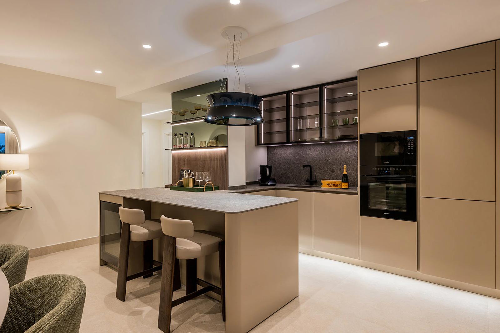 Renovated Beachfront Apartment · Photo 51