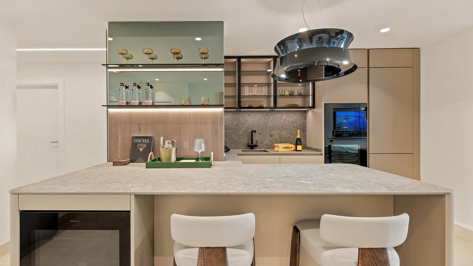 Renovated Beachfront Apartment · Photo 36