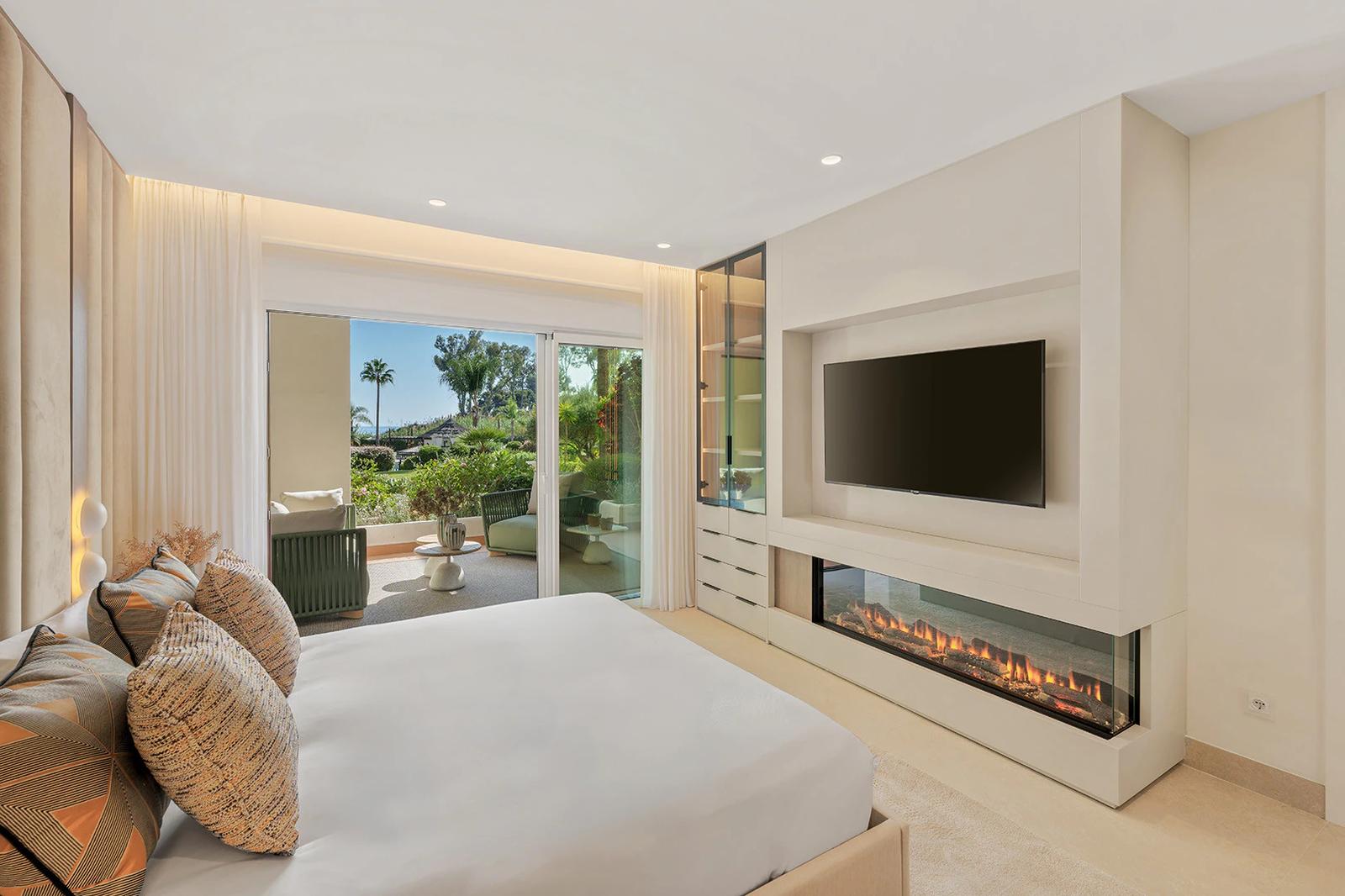 Renovated Beachfront Apartment · Photo 38