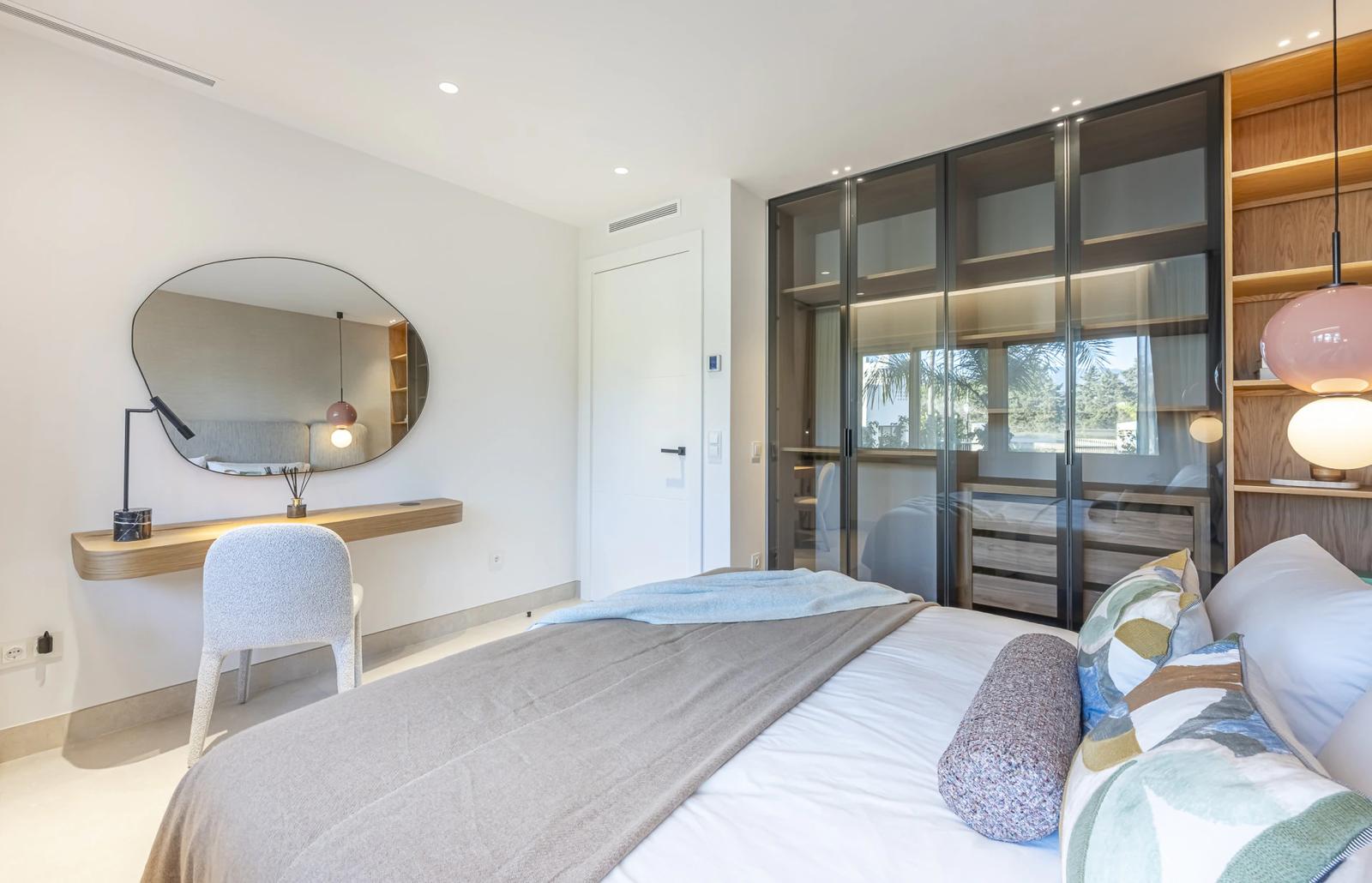 Renovated Beachfront Apartment with Sea Views · Photo 54