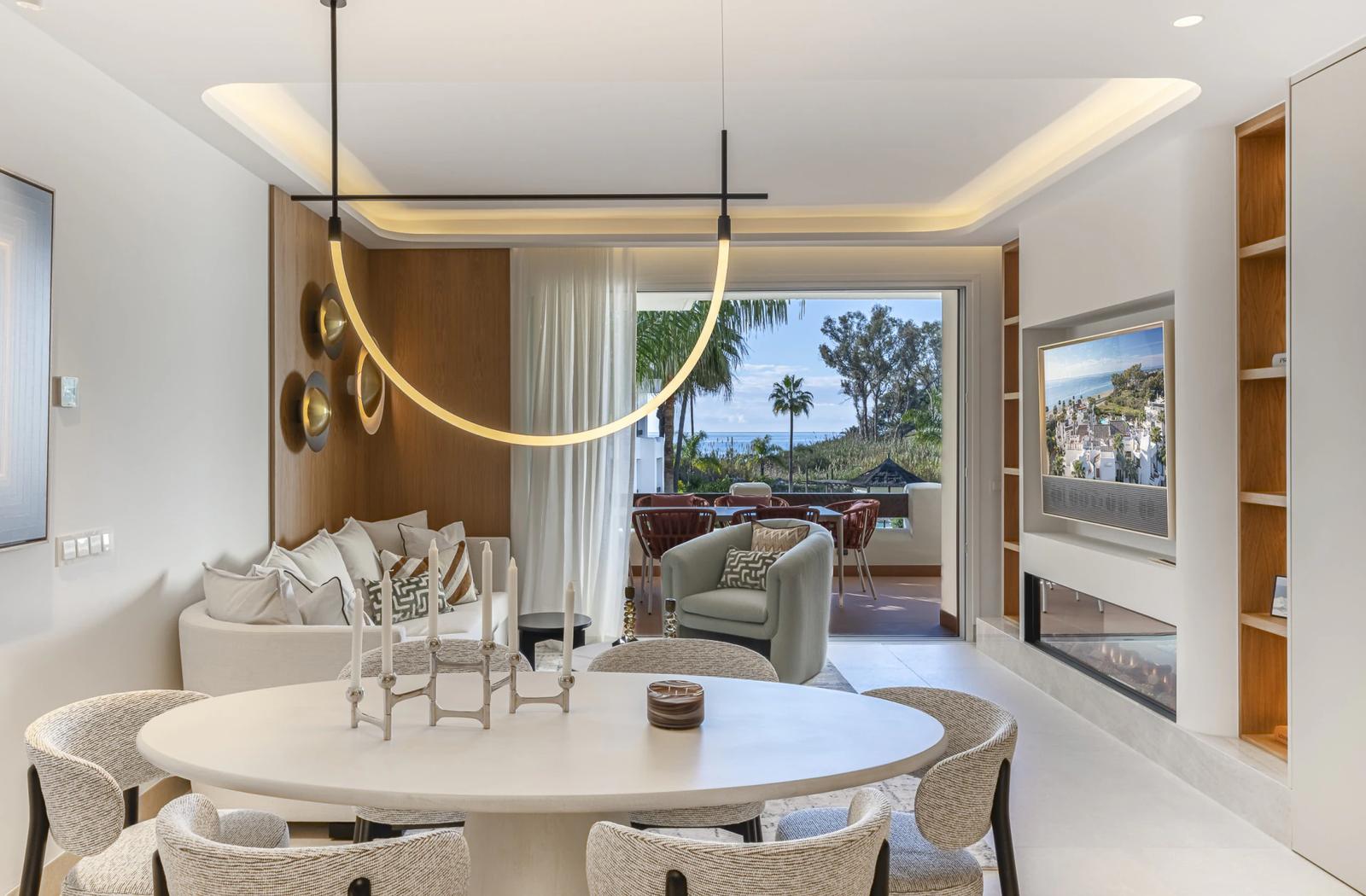 Renovated Beachfront Apartment with Sea Views · Photo 45