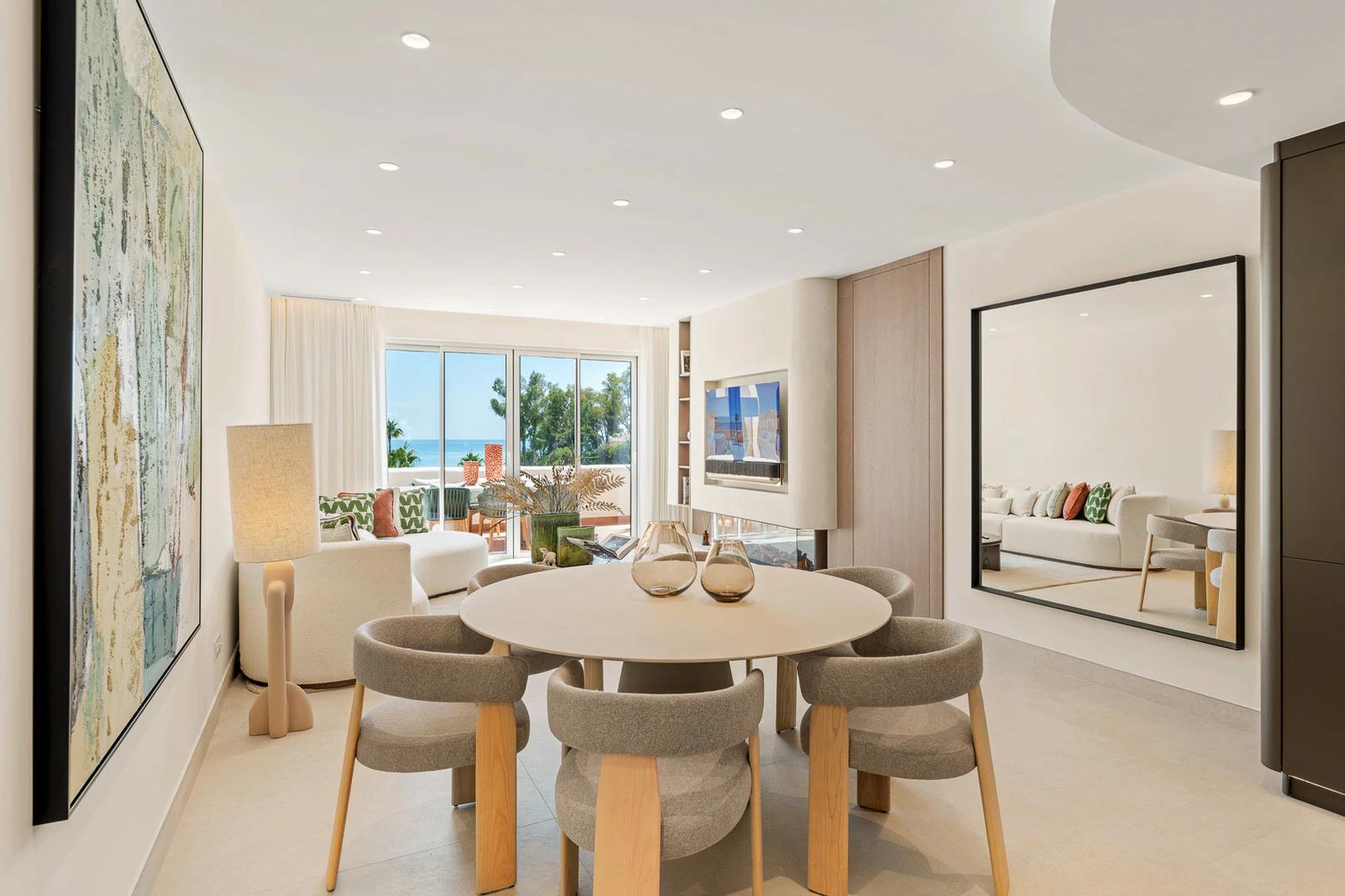Beachfront Penthouse with Rooftop Terrace · Photo 45