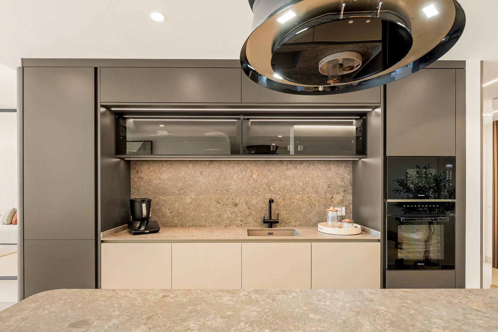 Beachfront Penthouse with Rooftop Terrace · Photo 48