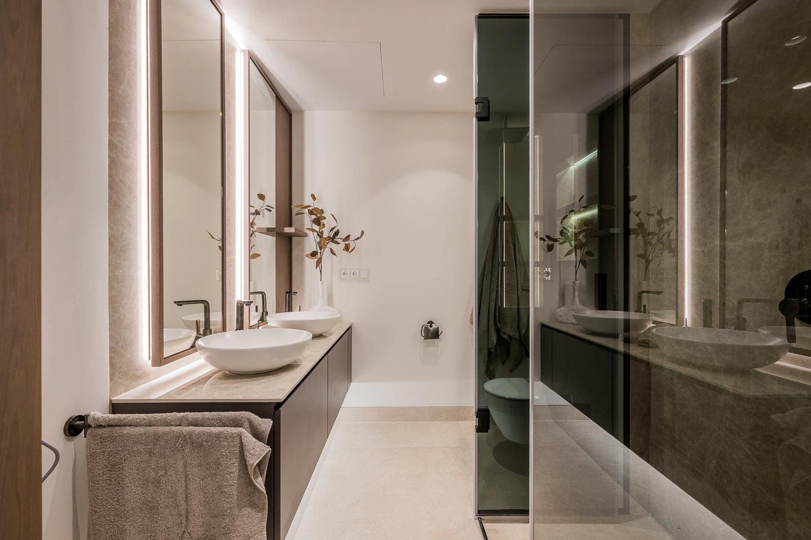 Renovated Beachfront Apartment · Photo 15