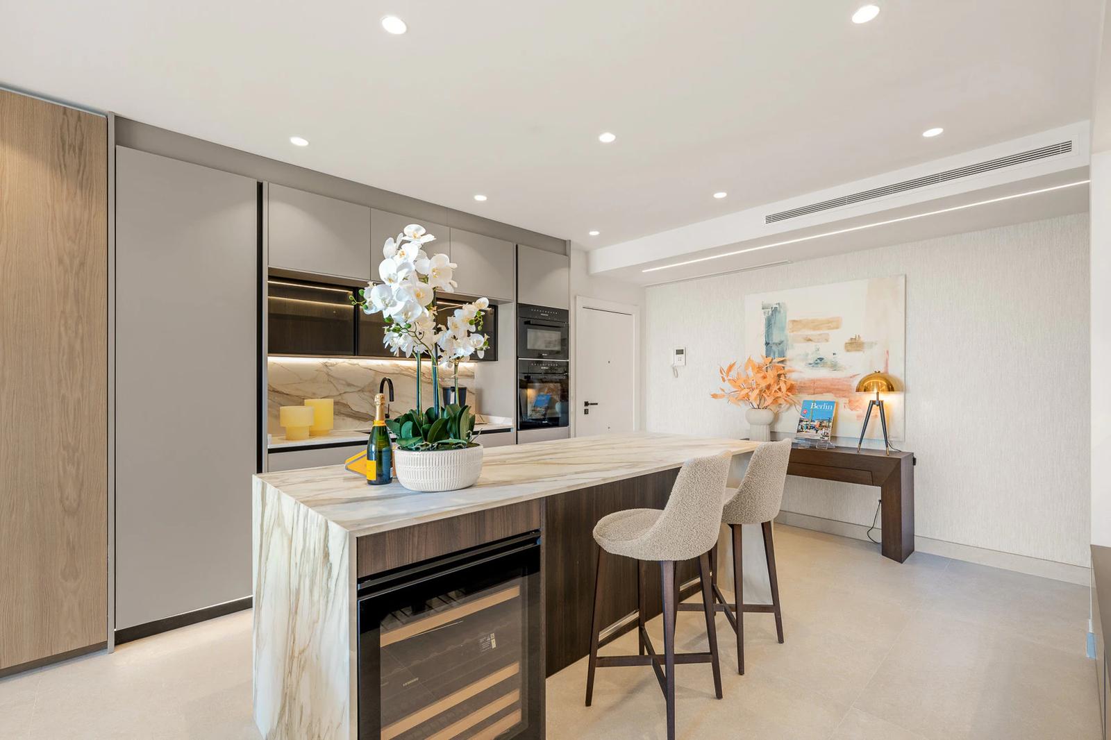 Renovated Beachfront Apartment · Photo 44