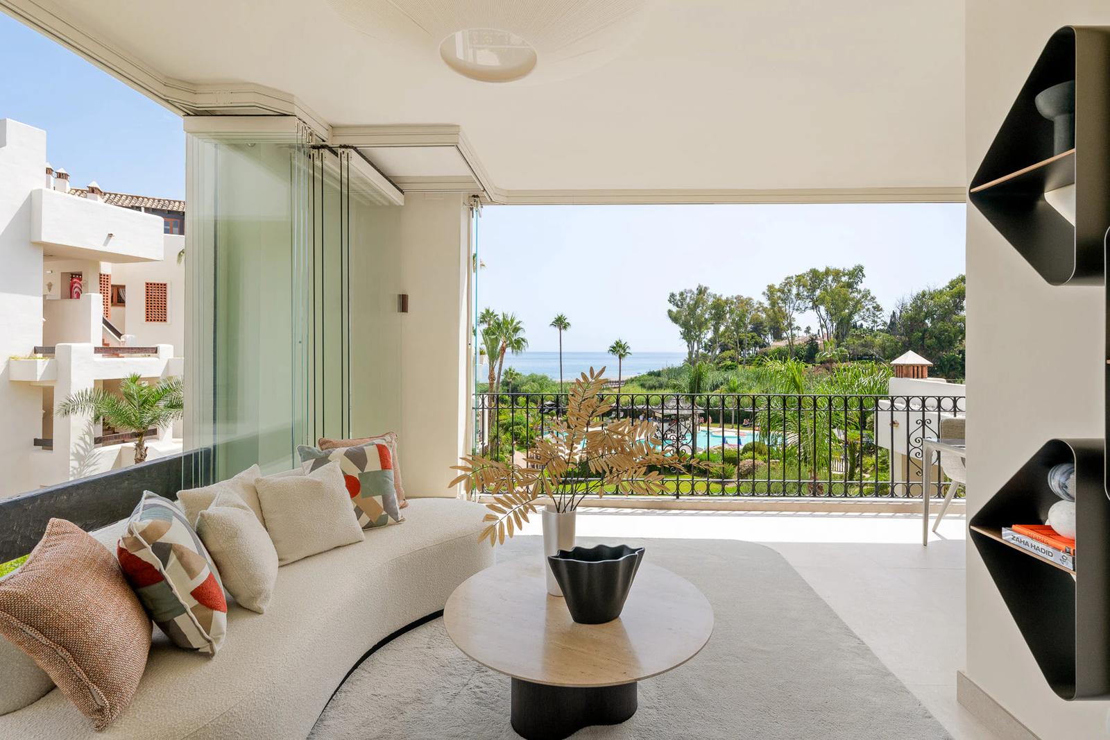 Renovated Beachfront Apartment · Photo 52