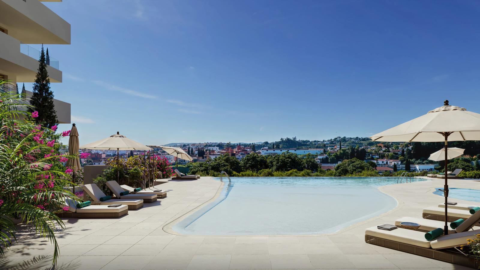 Apartments with Resort-Style Amenities · Photo 2