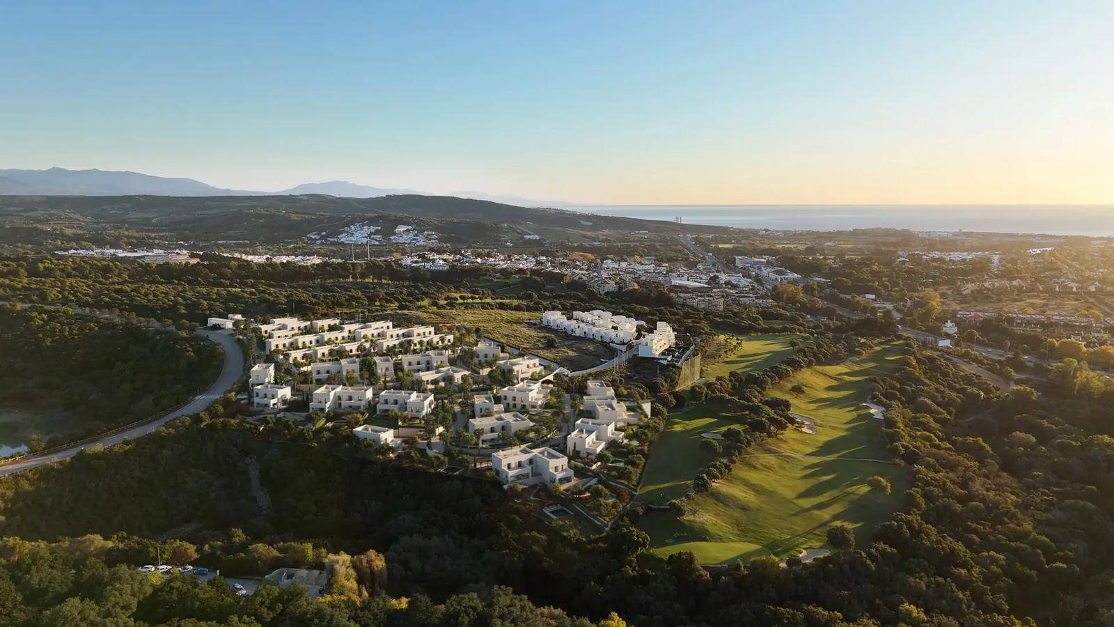 Villas with Private Pools Next to the Golf Course, Sotogrande