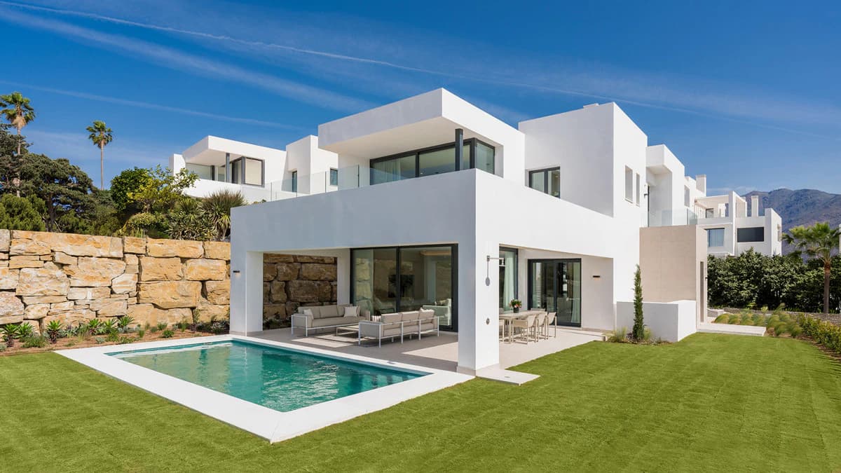 Frontline Golf Villas with Sea Views, Estepona