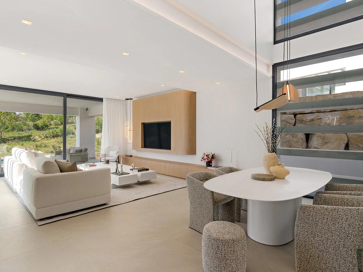 Frontline Golf Villas with Sea Views · Photo 2