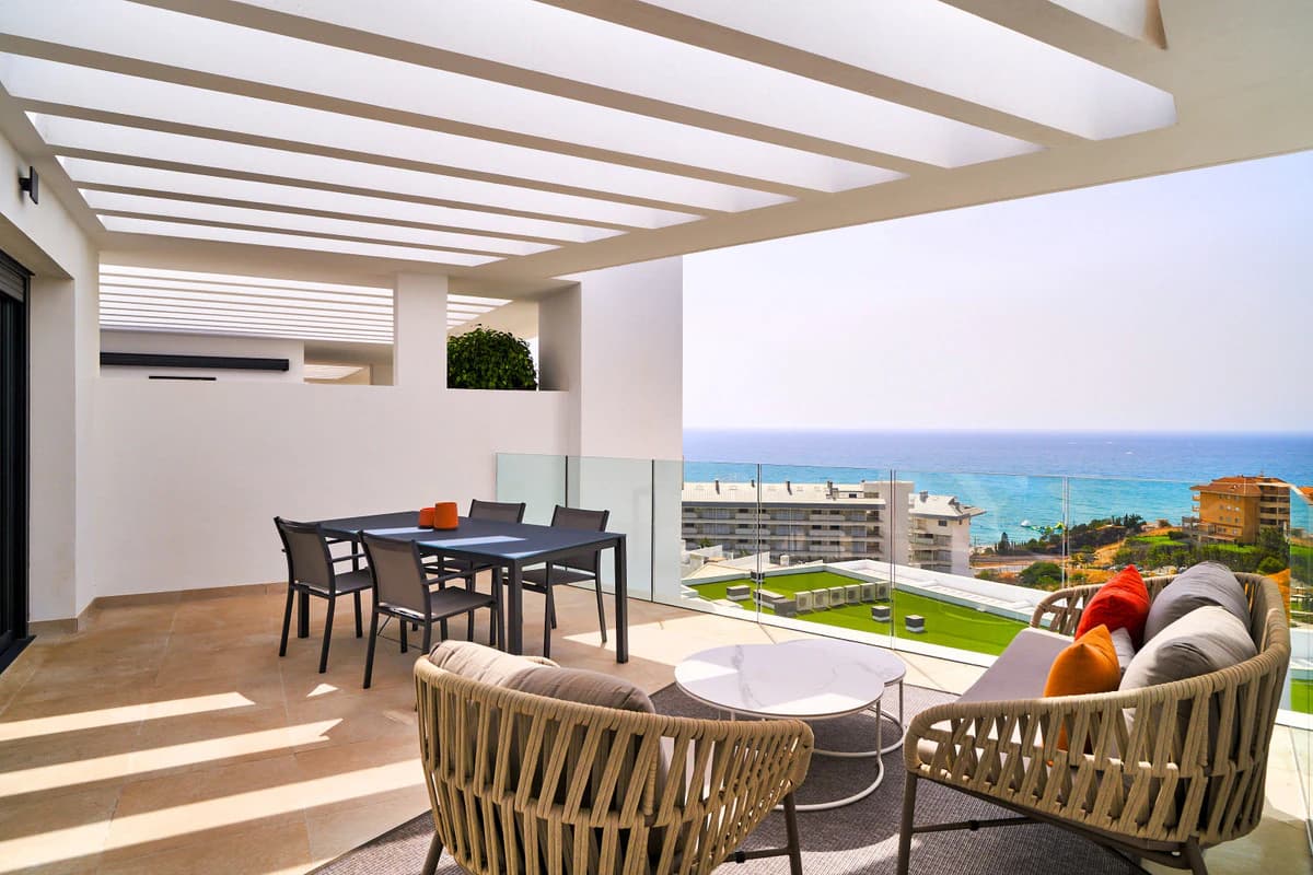 Sea-View Apartments with Heated Pool, Fuengirola