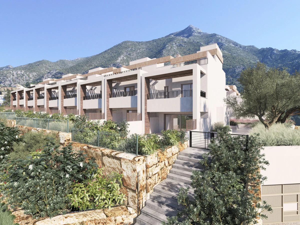 Townhouses with Large Terraces, Istán