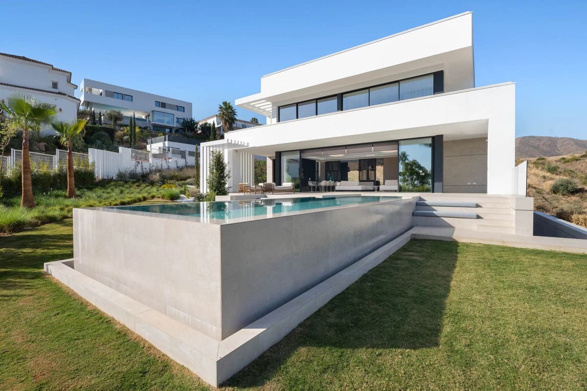 Villas with Expansive Private Gardens · Photo 14
