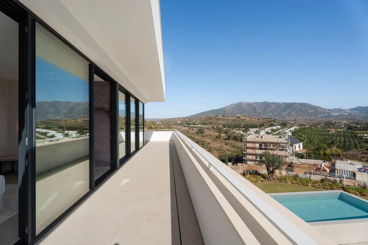 Villas with Expansive Private Gardens · Photo 8
