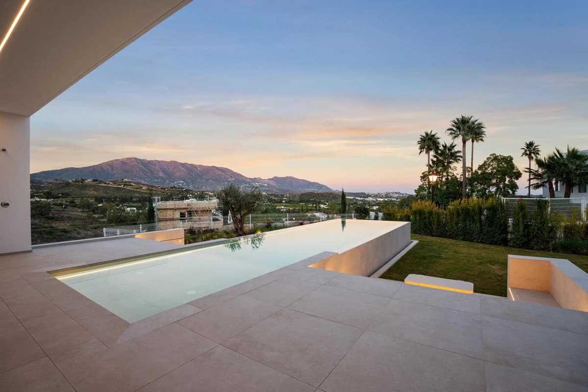 Villas with Expansive Private Gardens · Photo 2
