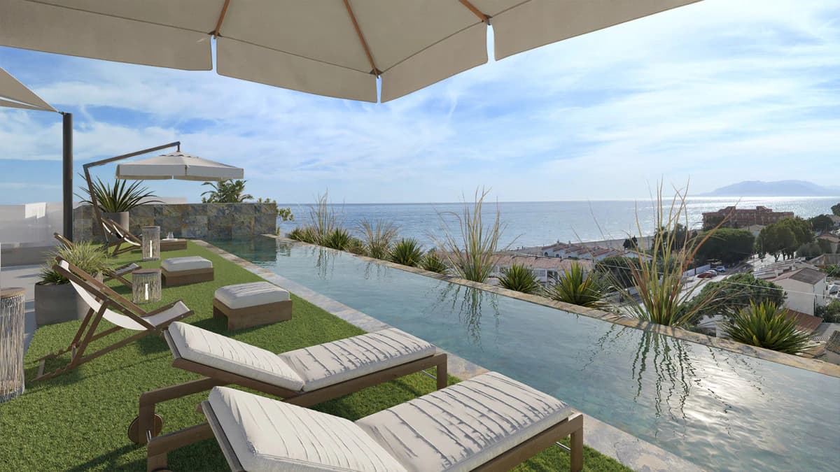 Beachside Apartments with Rooftop Pool, Rincón de la Victoria