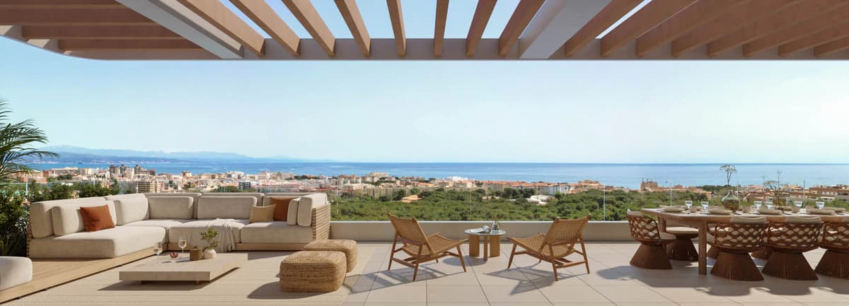Beachfront Apartments with Spa and Pools, Torremolinos