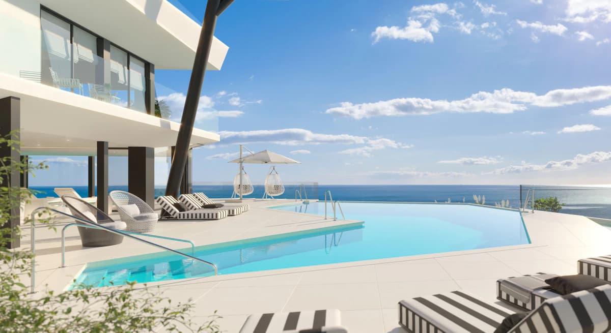 Beachside Apartments with Sea Views, Benalmádena