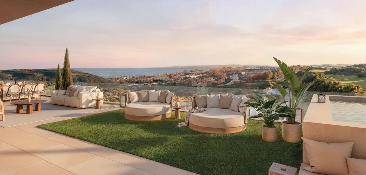 Frontline Golf Apartments · Photo 8