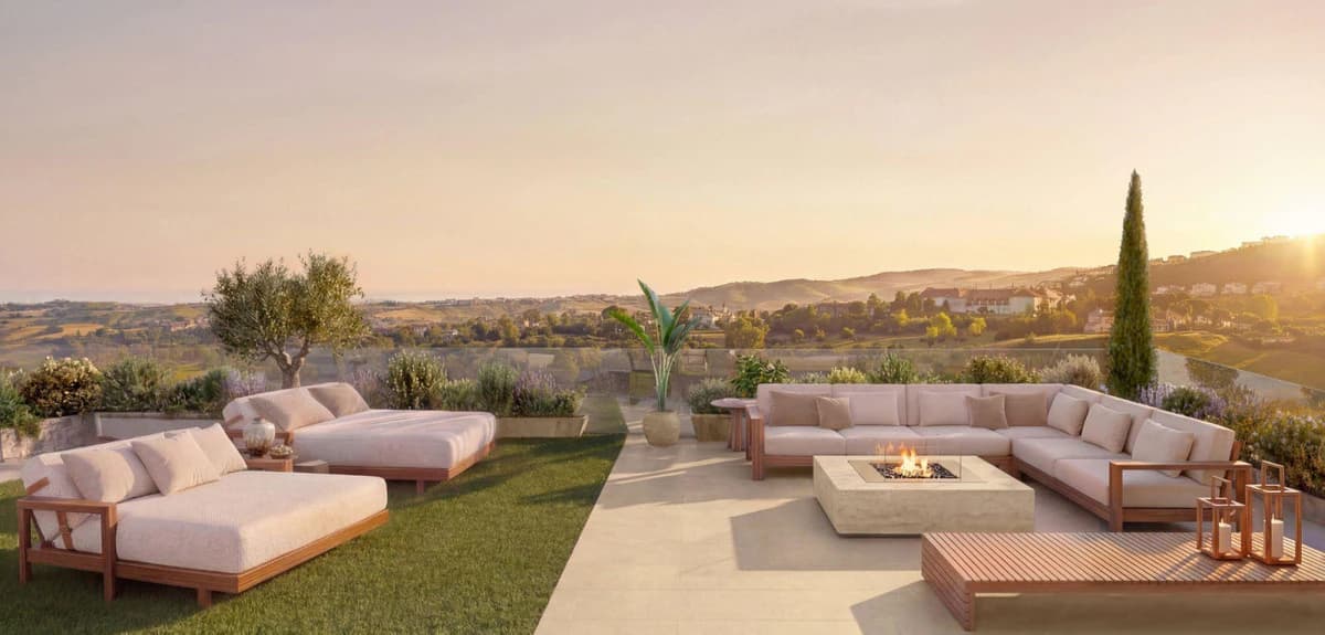 Frontline Golf Apartments · Photo 11