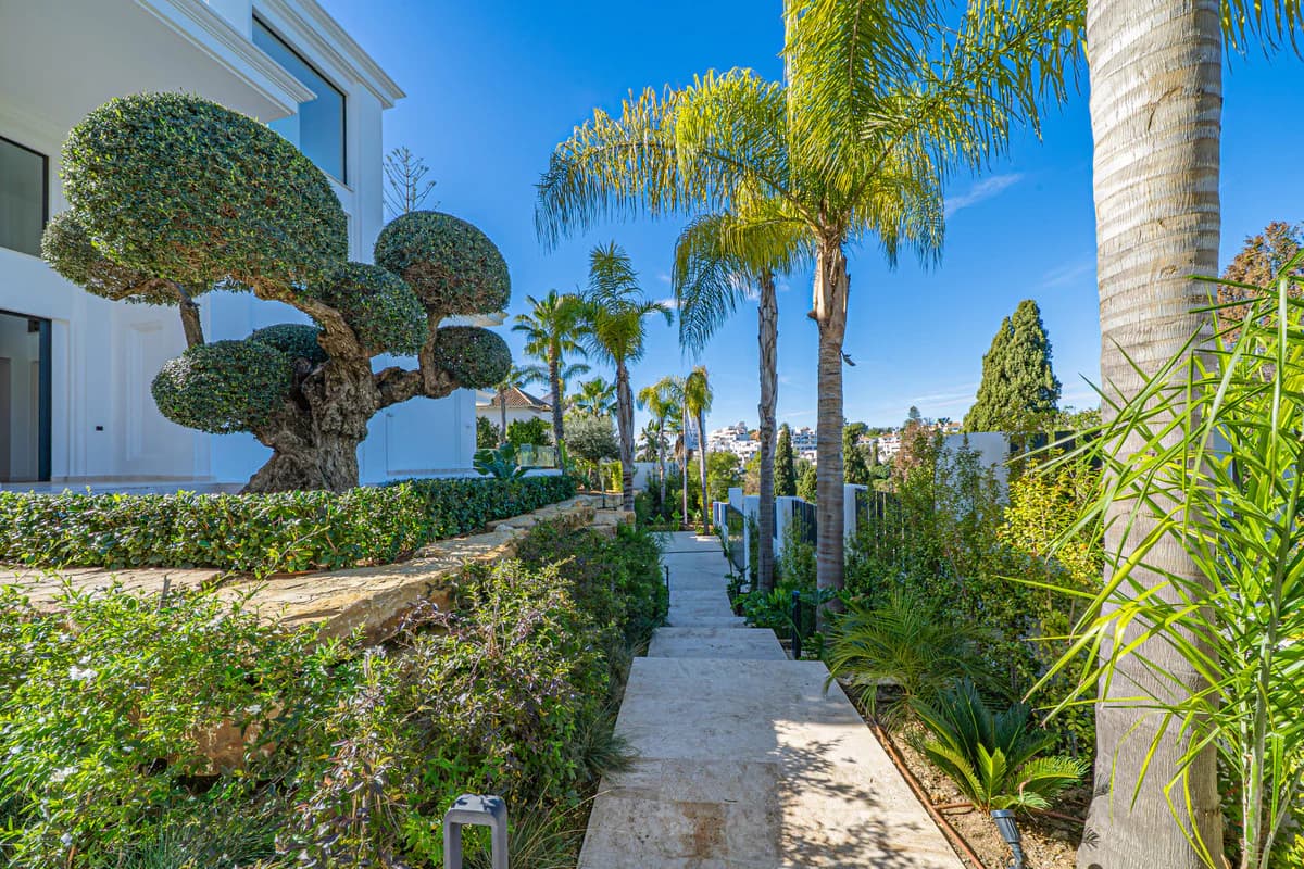 Villas with Private Pools and Gardens · Photo 57