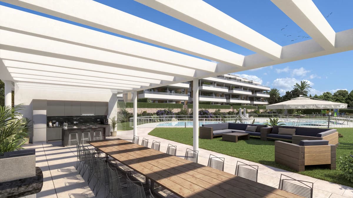 Apartments with a Beach-Entry Pool, Torremolinos