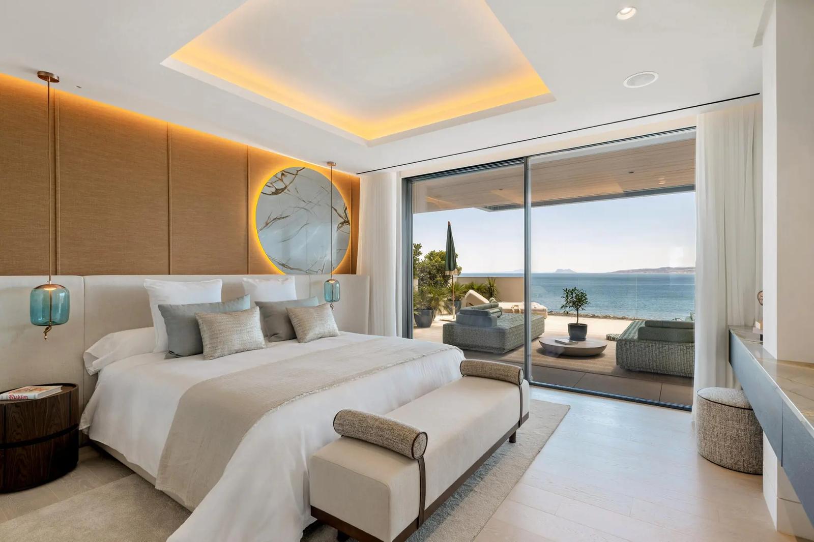 Beachfront Villas with Sea Views · Photo 9